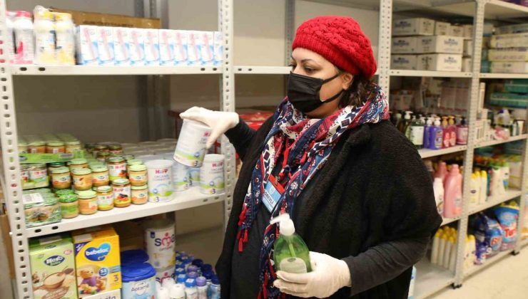 ALANYA’DA ALKÜ’DEN DEPREMZEDELER İÇİN ‘ÜCRETSİZ YARDIM MARKETİ’