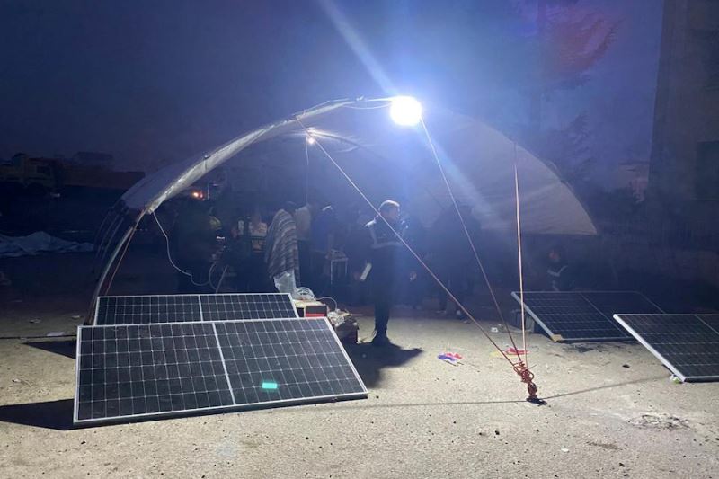 Deprem Bölgesine Şarj ve Aydınlatma Paneli