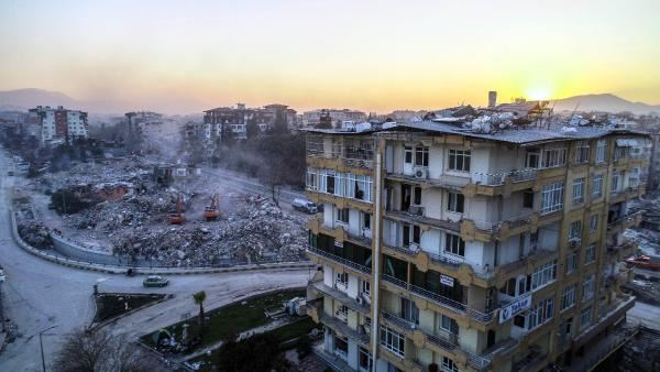 BAKAN KURUM.. ‘ACİL YIKILMASI GEREKEN 50 BİN 576 BİNA VAR’