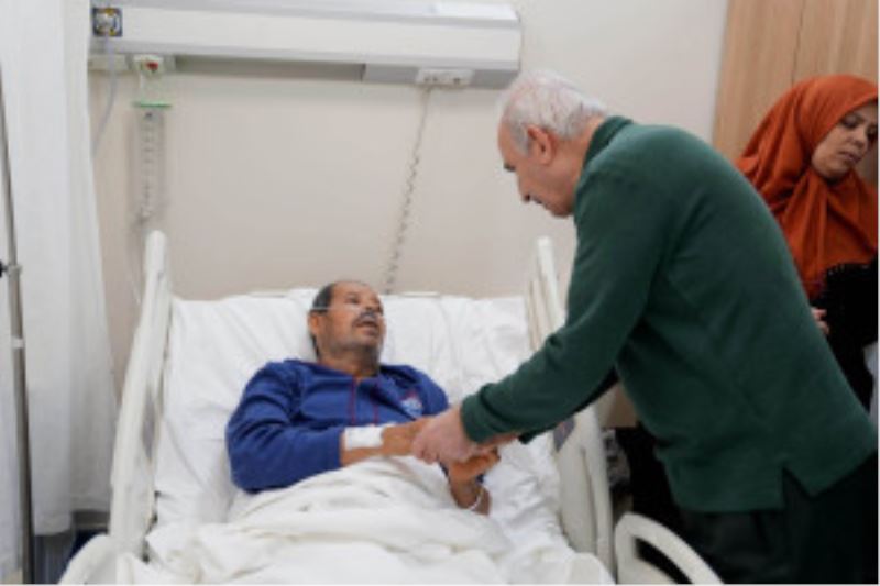 BAŞKAN YILDIRIM DEPREMZEDELERİ HASTANEDE ZİYARET ETTİ
