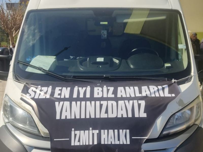 İZMİT BELEDİYESİ YARDIM ARACI HATAY’IN ARSUZ İLÇESİNDE