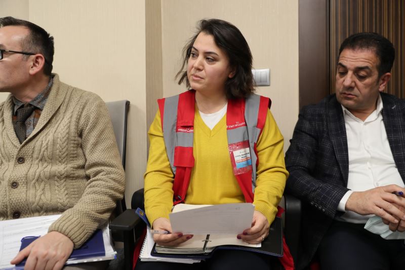 BAŞKAN HÜRRİYET, AYAĞININ TOZUYLA BELEDİYE YÖNETİMİNİ TOPLADI
