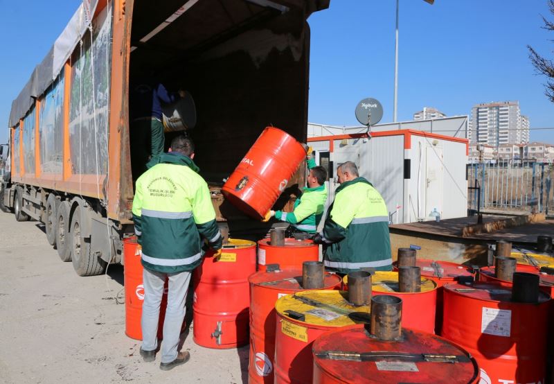 Keçiören Belediyesi odun sobası ve battaniyeleri yola çıkardı