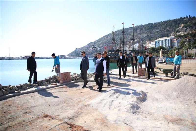 İSKELE CADDESİ ALANYA BELEDİYESİ İLE YENİLENİYOR