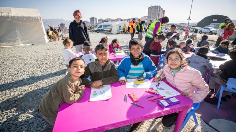 Depremzede çocukların yüzleri Masal Evi ile gülüyor