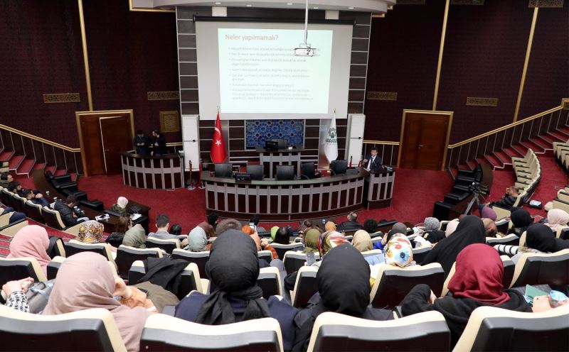 DEPREMZEDE AİLELERE DESTEK VERECEK GÖNÜLLÜLERE “AFET SONRASI ÇOCUKLARA NASIL YAKLAŞMALIYIZ” EĞİTİM SEMİNERİ DÜZENLENDİ