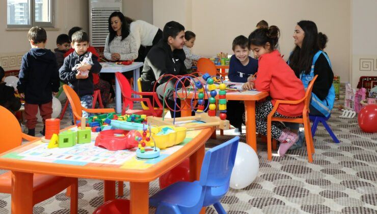 AKDENİZ ÜNİVERSİTESİ DEPREMZEDE ÇOCUKLAR İÇİN 10 OYUN ODASI KURDU