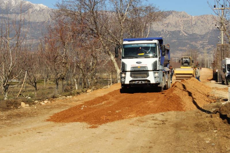 Elmalı Akçay-Armutlu Bağlantı Yolunda Asfalt Çalışması