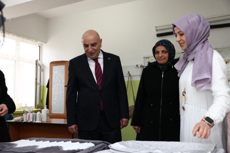 Etlik Halk Eğitim Merkezine dikiş makinesi desteği