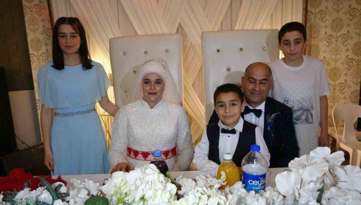 EVLENDİKTEN 20 YIL SONRA.. 3 ÇOCUKLARIYLA DÜĞÜN YAPTILAR