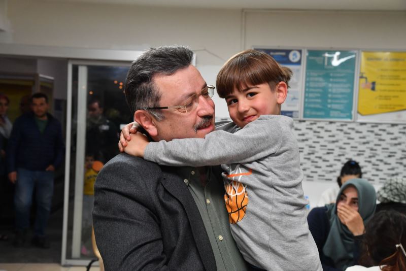 Zor zamanların altından kalkan bir milletiz