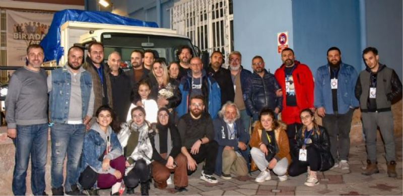 OYUNCAK DOLU KAMYONLAR AFYONKARAHİSAR´DAN ÇOCUKLAR İÇİN UĞURLANDI