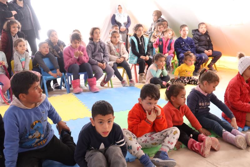 İBB, HATAYLI ÇOCUKLARIN YANINDA