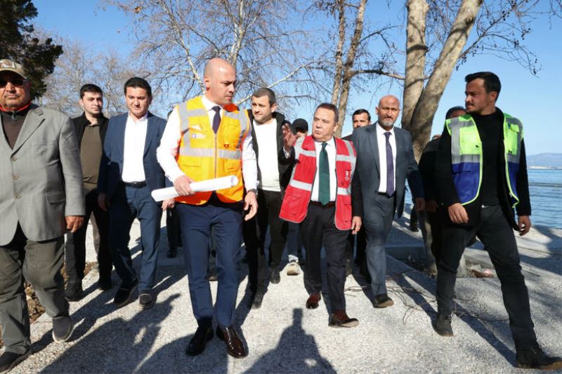 Başkan Böcek; ‘Finike Cumhuriyet Meydanı 23 Nisanda Açılacak’