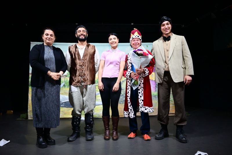 Hürkuş’a çocuklardan büyük ilgi