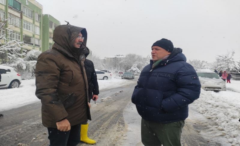 Başkan Kuş, Karla Mücadele Eden Ekipleri Denetledi