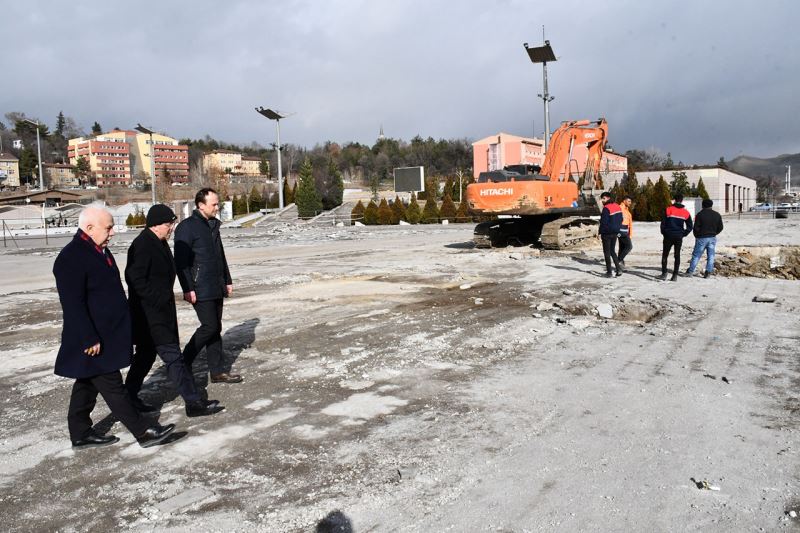 Başkan Vergili Merkez Cami İnşaatında İncelemelerde Bulundu