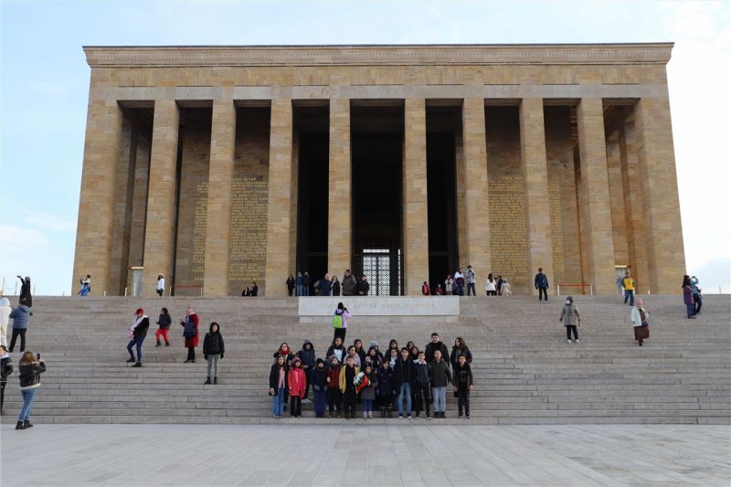 BAŞKAN GÜLTAK, BİLSEM ÖĞRENCİLERİNE ANKARA GEZİSİ HEDİYE ETTİ