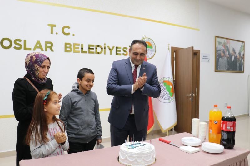 BAŞKAN YILMAZ’DAN, KANSER HASTASI BERKAY’A SÜRPRİZ DOĞUM GÜNÜ KUTLAMASI