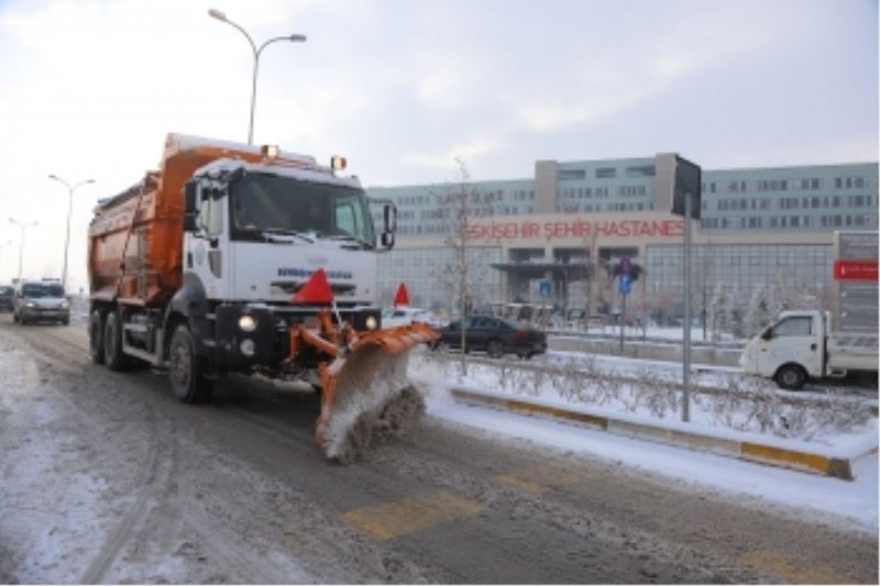 BÜYÜKŞEHİR EKİPLERİNDEN KAR TEYAKKUZU