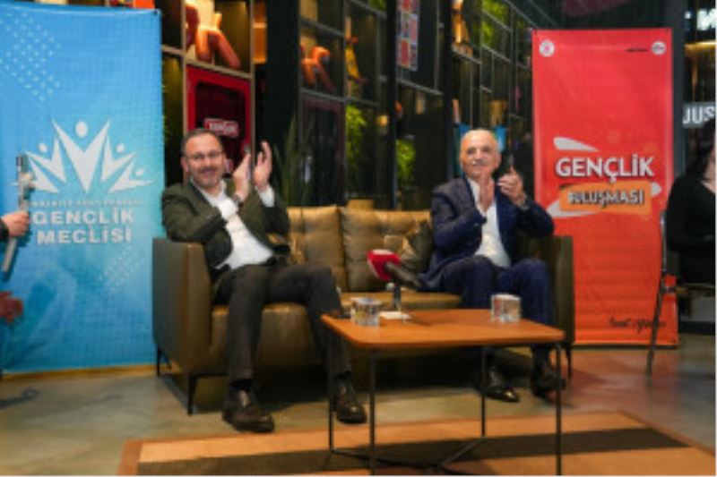 GENÇLİK VE SPOR BAKANI MEHMET MUHARREM KASAPOĞLU ÜMRANİYEDE GENÇLERLE BİR ARAYA GELDİ