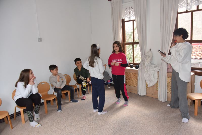 BOZÜYÜK’TE ÇOCUKLAR YARATICI DRAMA İLE TANIŞIYOR