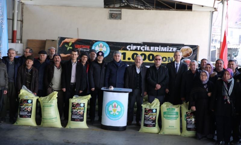Soma ve Kırkağaç’ta Üreticiye Gübre Desteği