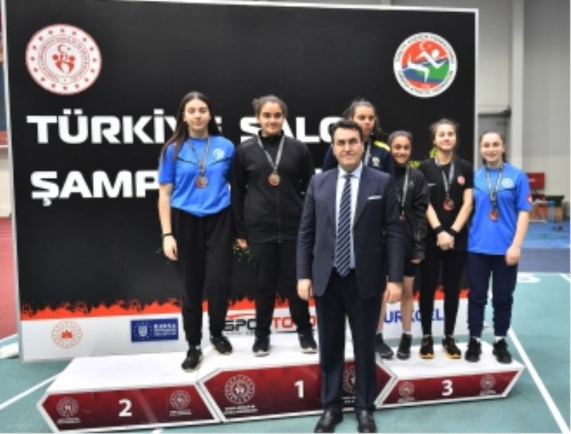 Genç Atletleri Şampiyona Değil Salon Heyecanlandırdı