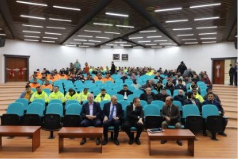 Belediyemiz personellerine Etik, Kurumsal Kimlik, İletişim ve İş Ahlakı konularında eğitim veriliyor.