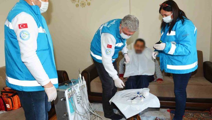 ANTALYA’DA BİNLERCE HASTAYA EVDE SAĞLIK HİZMETİ.. ‘DİŞ BİLE YAPILIYOR’