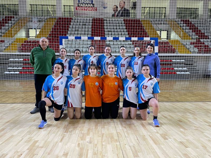 Ortahisar Belediyesi Yıldız Kızlar Hentbol Takımı şampiyonluğa koşuyor
