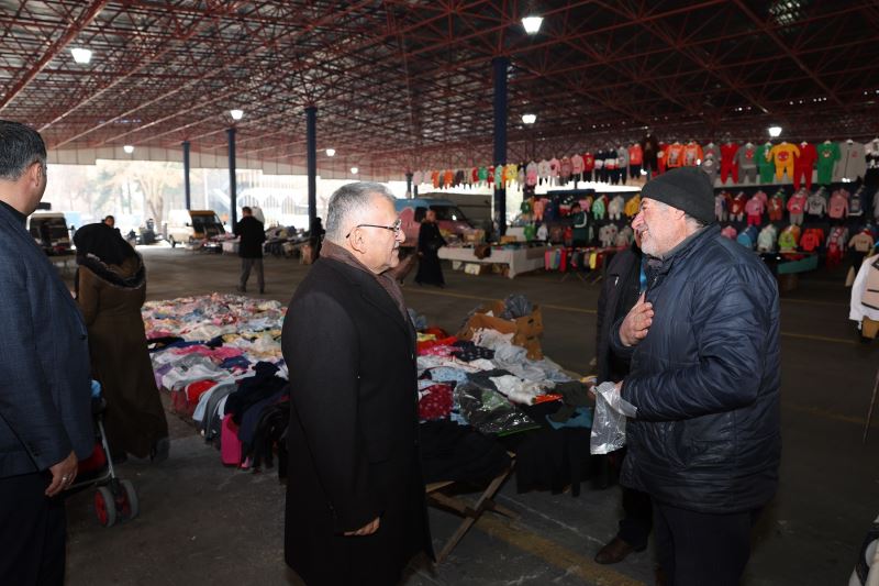 Başkan Büyükkılıç, Pazarcı Esnafı ve Vatandaşlarla Buluştu