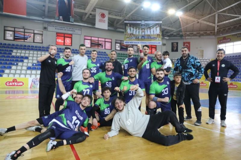 RİZE BELEDİYESPOR HENTBOL TAKIMI, LİDERİ DEVİRİP EVİNDE 4’TE 4 YAPTI