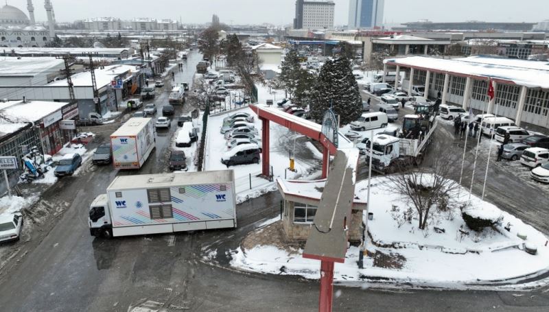 SELÇUKLU BELEDİYESİ DEPREM ACISININ YAŞANDIĞI HATAY’A  ARAÇ VE PERSONEL GÖNDERDİ