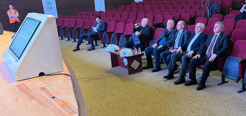 İlçemizde yapılması planlanan Toki Konutlarının kura çekimi gerçekleşti. Hak sahiplerine hayırlı olsun inşallah.