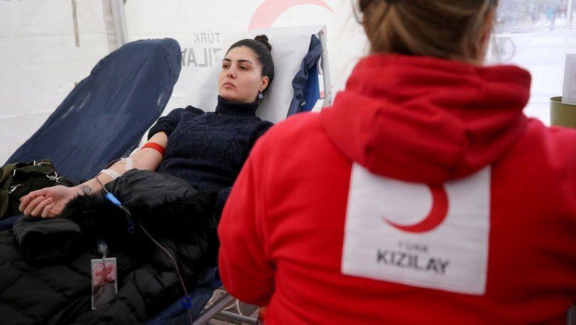 TÜRKİYE DEPREM BÖLGELERİ İÇİN KAN VERMEYE KOŞTU.. ‘GÜN BİRLİK GÜNÜ’