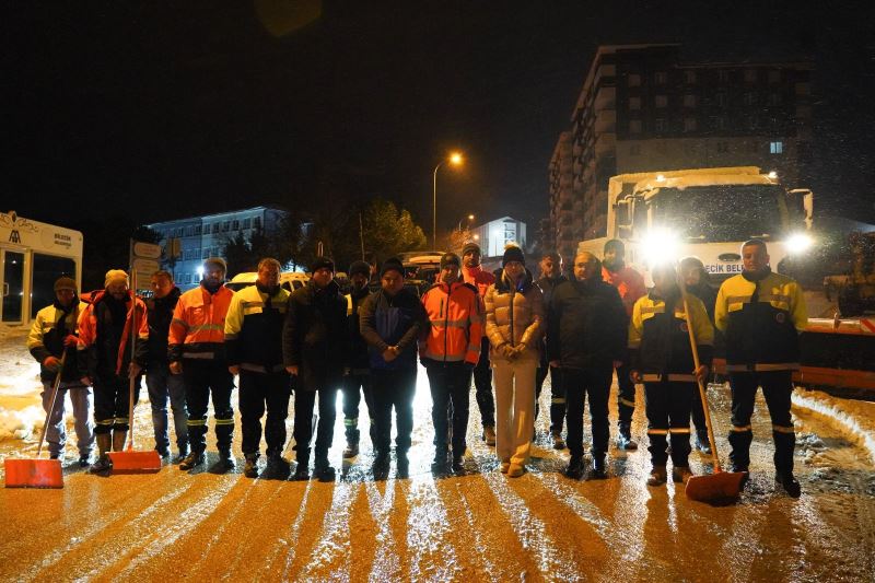 BELEDİYE BAŞKAN V. SUBAŞI: ‘’EKİPLERİMİZ GECE BOYUNCA KARLA MÜCADELE ÇALIŞMALARINI SÜRDÜRDÜ’’
