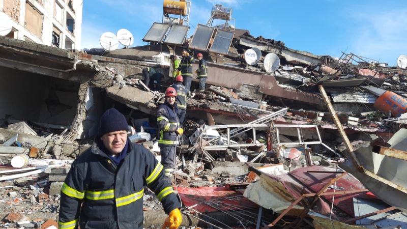 Nevşehir Belediyesi Ekipleri 2 Kişiyi Enkaz Altından Çıkartmayı Başardı