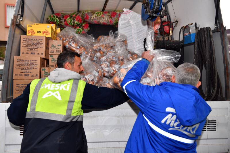 Mersin Ekmeğini Paylaşıyor