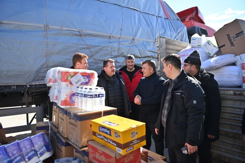 Yardım TIR’ları Bölgeye Ulaşıyor
