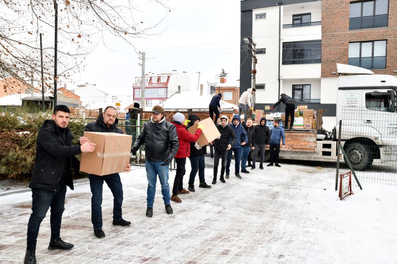 TEPEBAŞI DEPREMZEDELER İÇİN SEFERBER OLDU