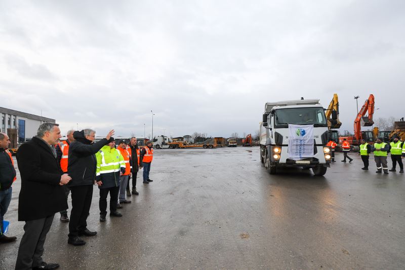 43 iş makinası bölgedeki çalışmalar için yola çıktı