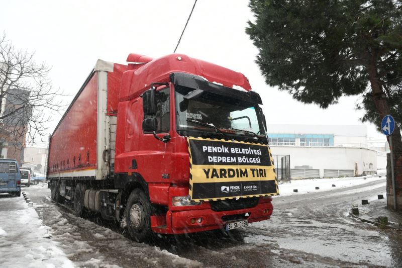 8 tır dolusu yardım malzemesi Pendik’ten yola çıktı