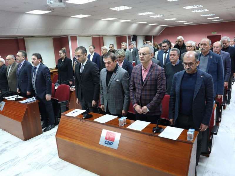 DEPREMDE HAYATINI KAYBEDENLER İÇİN SAYGI DURUŞUNDA BULUNDULAR