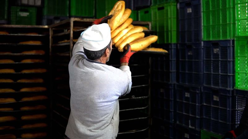 TARSUS BELEDİYESİ HALK EKMEK FIRINI’NDA ÜRETİLEN EKMEKLERİN TÜMÜ DEPREM BÖLGESİNE GÖNDERİLİYOR
