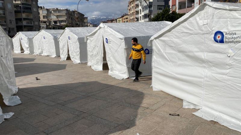 Antalya Büyükşehir Belediyesi Hatay’da çadırkent kurdu