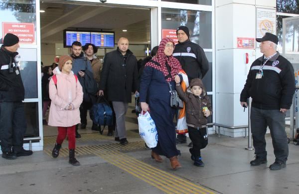 TÜREL ORGANİZE ETTİ.. GAZİANTEP’TEN İLK DEPREMZEDE KAFİLESİ ANTALYA’DA