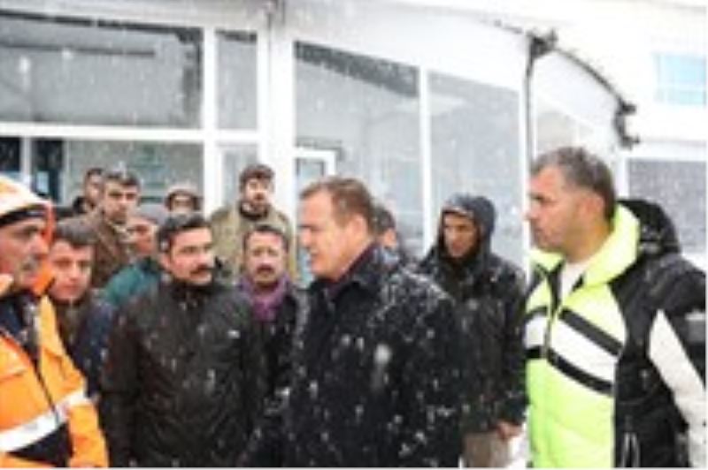 Vali/Belediye Başkan Vekilimiz Sayın İdris AKBIYIK, AFAD tarafından organize edilen yardım kampanyasını yerinde inceledi