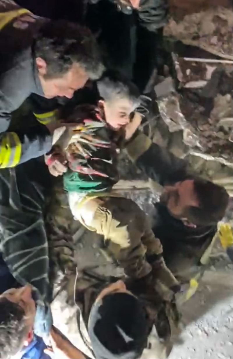 İTFAİYE EKİPLERİMİZ BABA VE OĞLUNU ENKAZDAN KURTARDI...