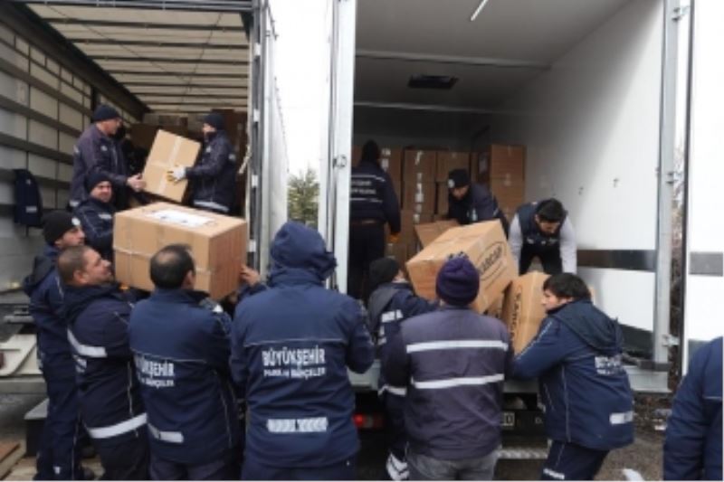 BÜYÜKŞEHİR 54 TIR İNSANİ YARDIM MALZEMESİ GÖNDERDİ